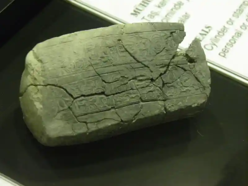 Seal, different symbols, solar disc, four-footed animals